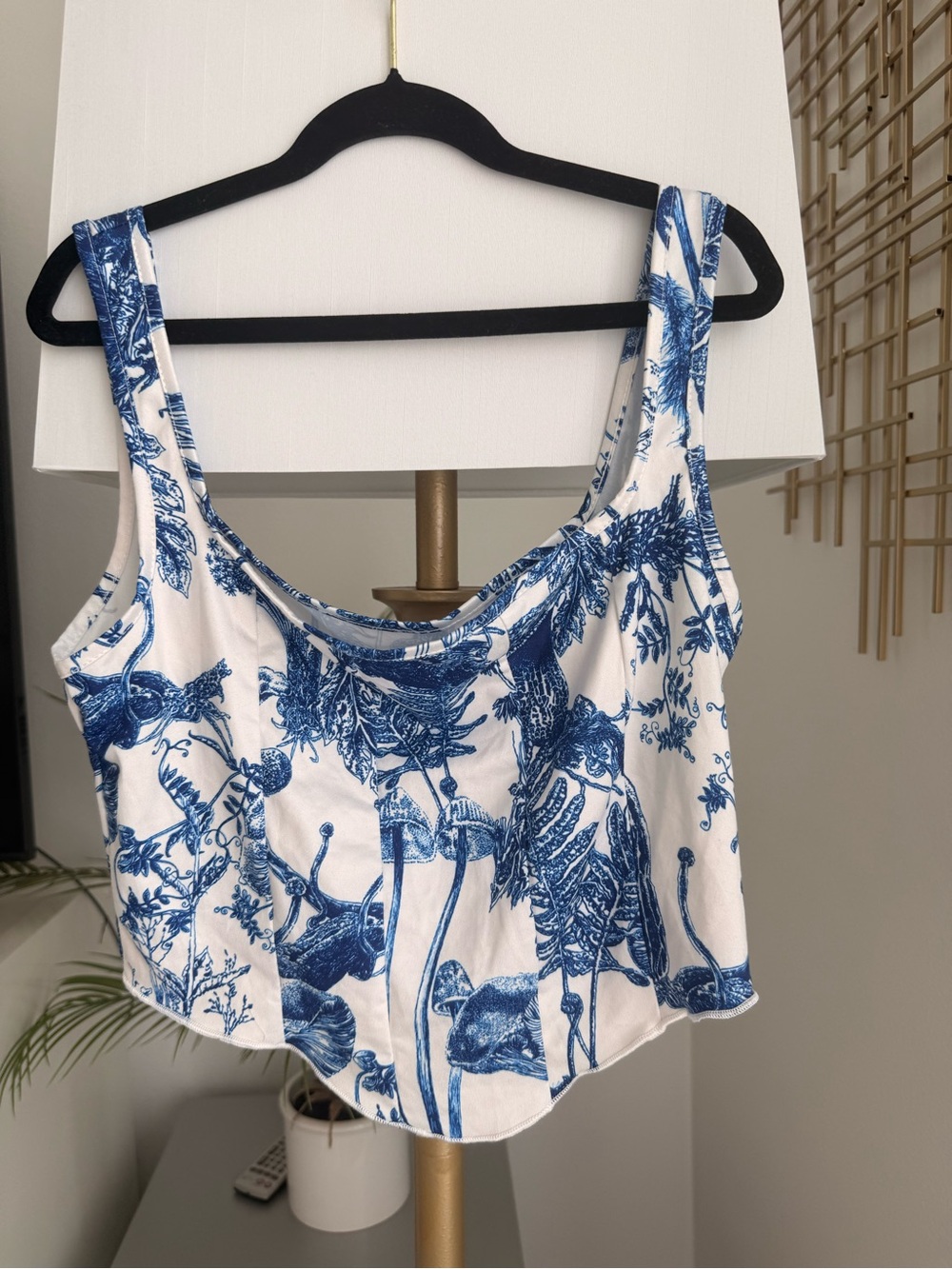SHEIN Blue & White Botanical Print Crop Tank